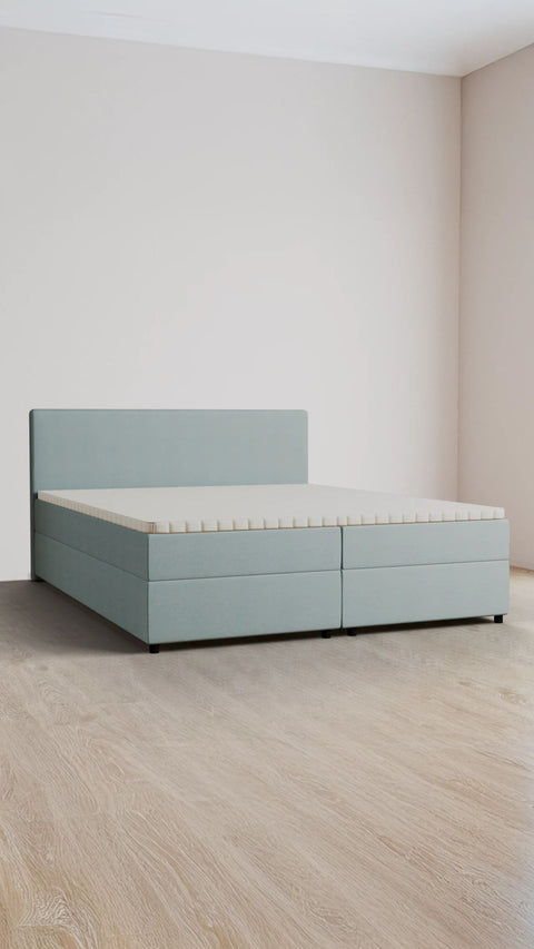 Light blue double boxspring bed 180x200 cm